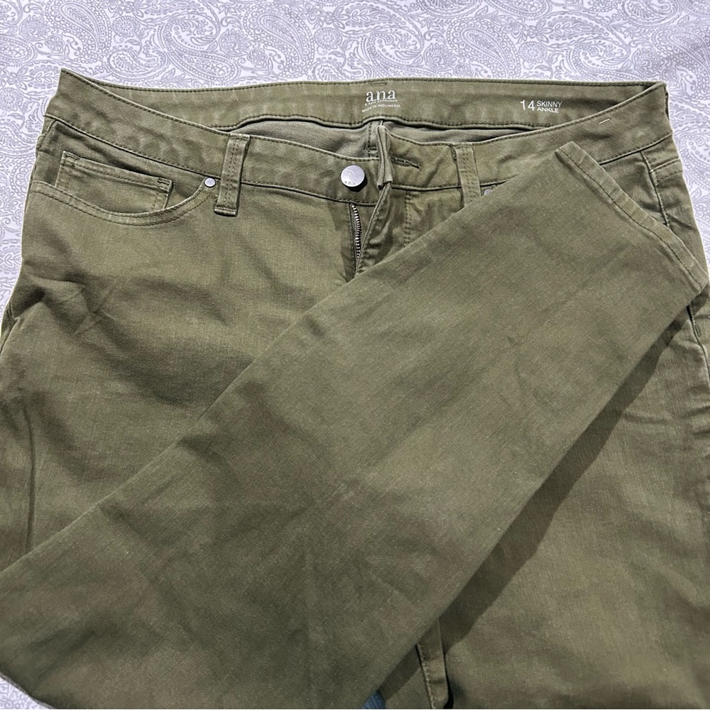 a.n.a Women's Green Skinny Jeans